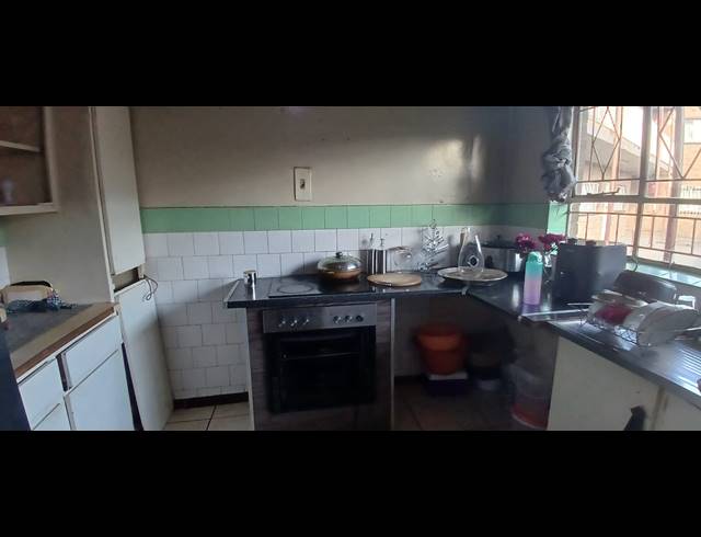 2 BEDROOM FLAT FOR SALE IN VEREENIGING CENTRAL